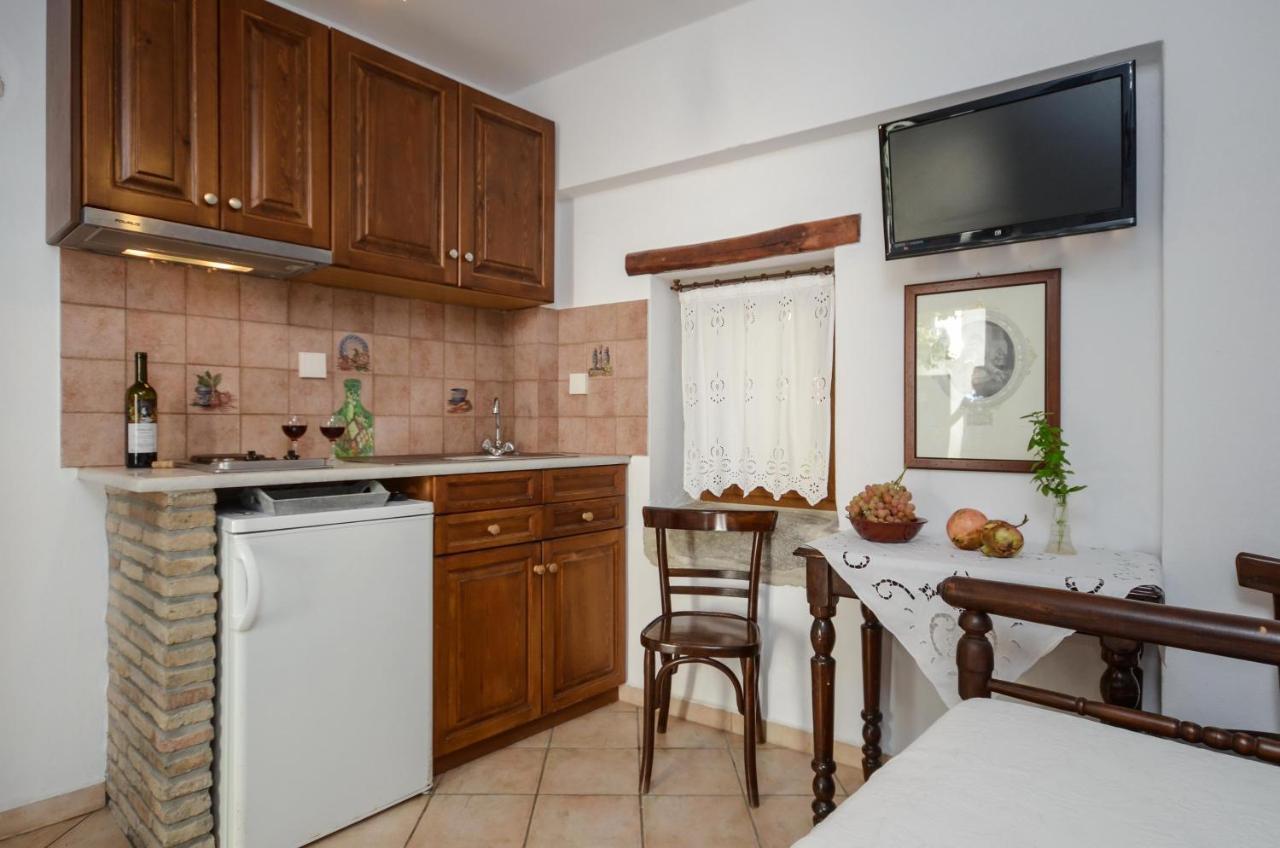 Venetiko Apartments Naxos City Экстерьер фото